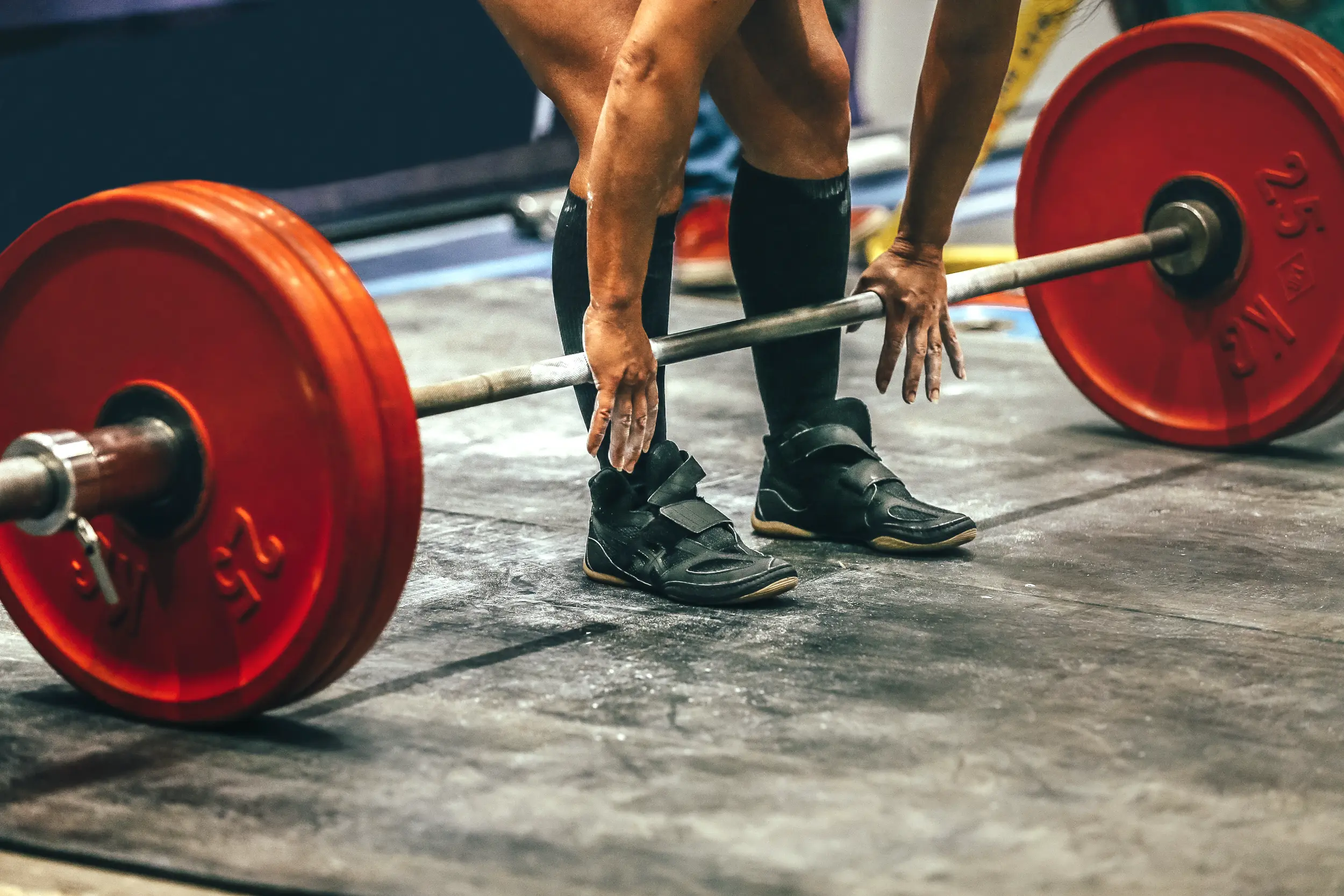 male-powerlifter-for-deadlift-2025-02-10-10-42-39-utc Halterofilia Olímpica en Madrid Forjando Atletas